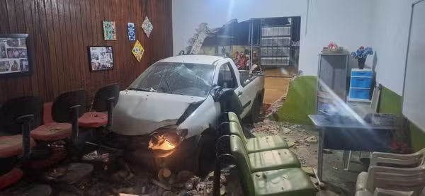 Motorista embriagada invade associação de idosos e é presa em Porto Velho